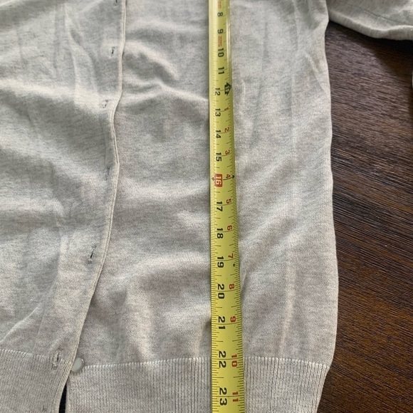 🎉Spense cardigan in a soft light gray. Size medium - Picture 10 of 10